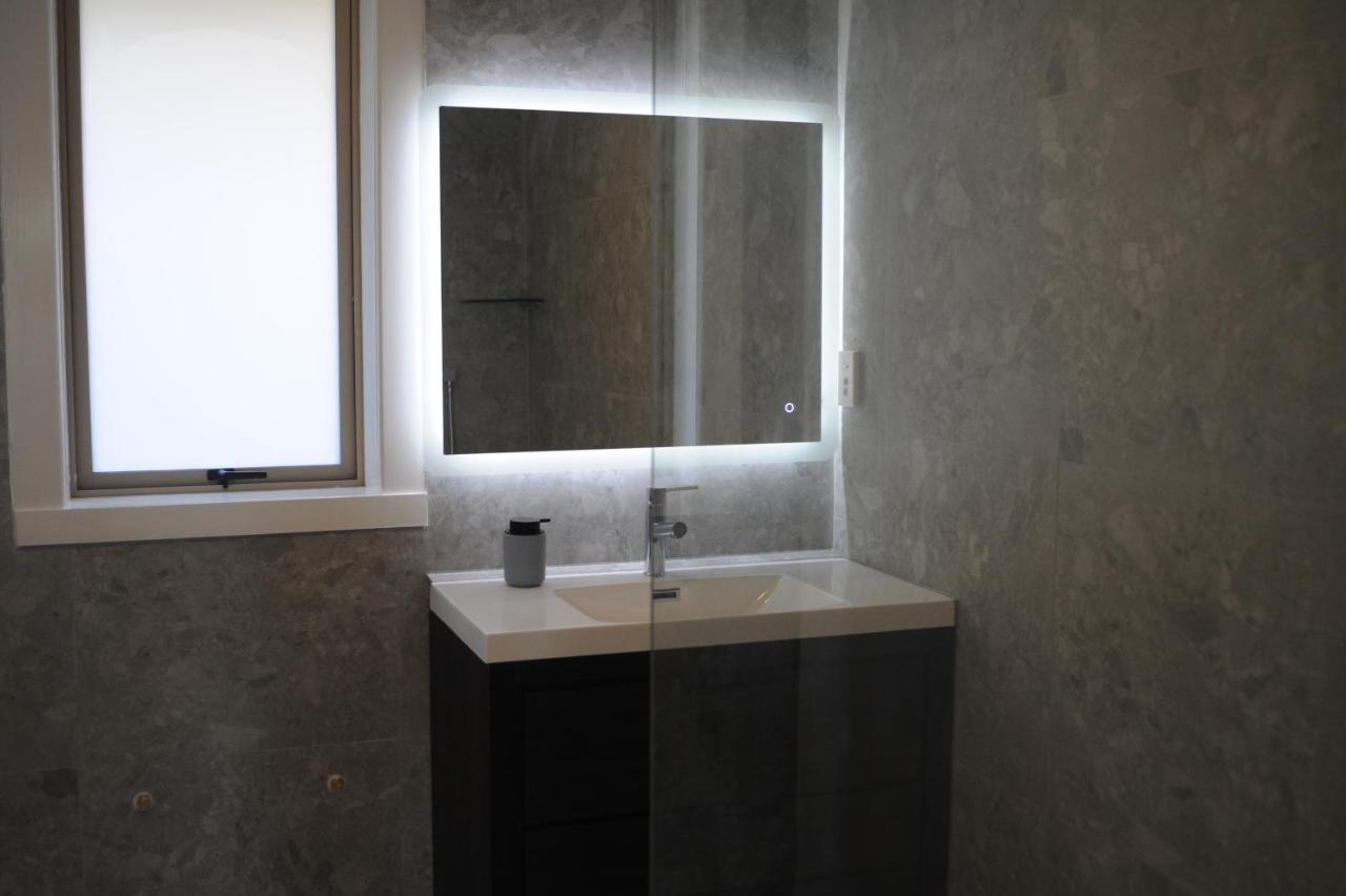 Endeavour Adventures Apartment Hamilton Bagian luar foto